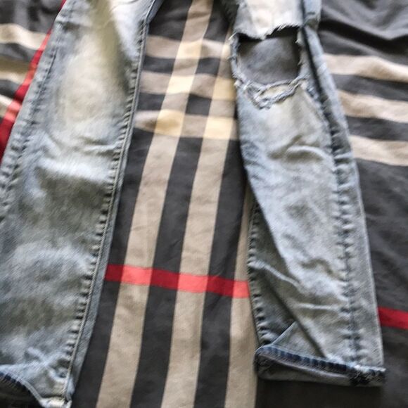 H and M denim ripped jeans 👖 - Picture 3 of 5
